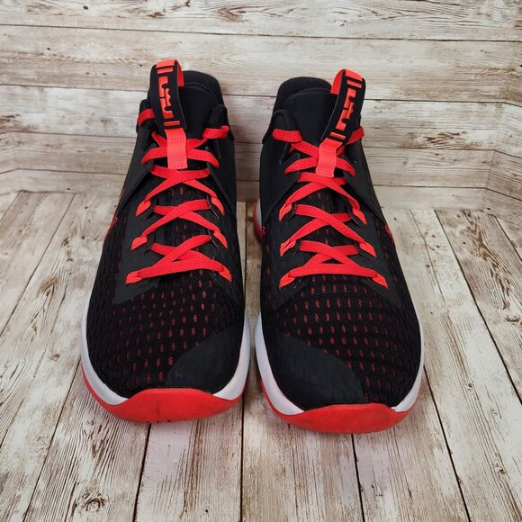 NIKE LeBron Witness V Men\'s 13 Black Bright Crimson Sneaker Shoes CQ9380-005 EUC main image 4